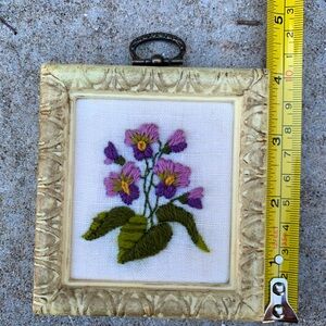 Vintage mini floral embroidered crewel with off white plastic and metal frame 💜